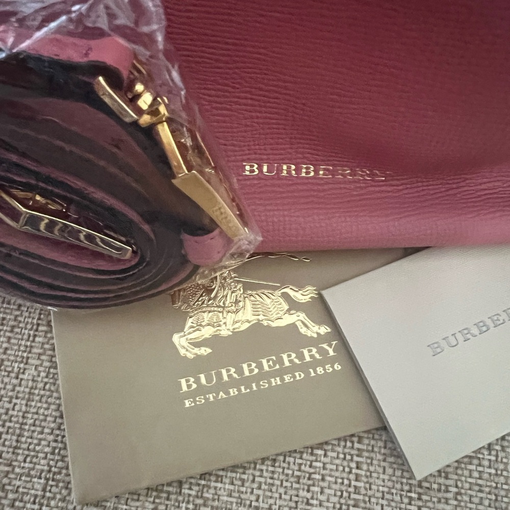 Burberry Leather crossbody - Picture 3 of 7